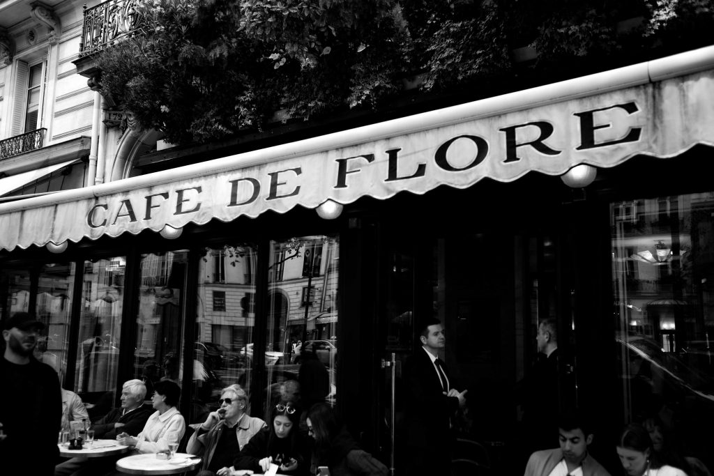 new window - café parisien