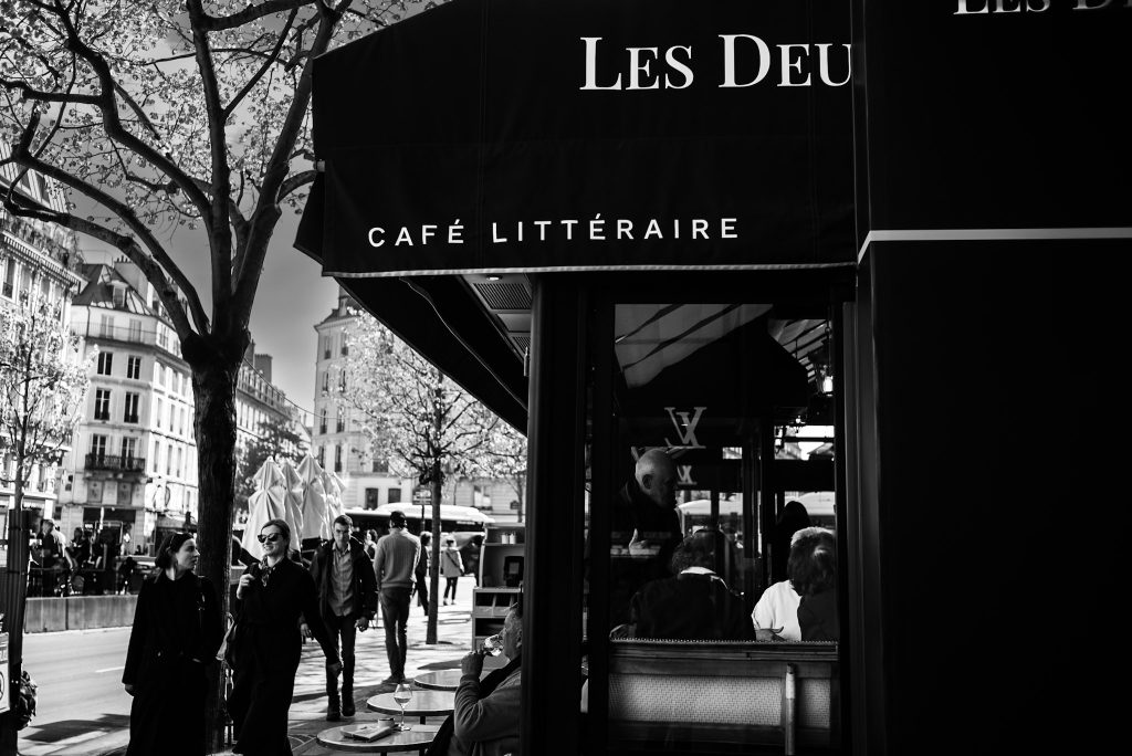 Café littéraire - Les deux magots - café parisien - street photo